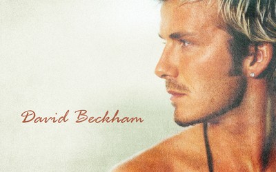 澳队体育热评-C罗任意球被人墙挡出后迅速补射破门