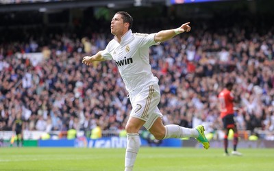 澳队体育热评-凯西远射世界波直挂死角