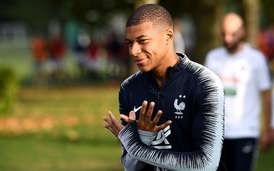 澳队体育精华-足协官员只顾捞钱谁管球队